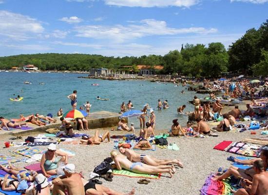 Ostrov Krk - Depandance hotelu Adriatic - Primorka/Marina Depandance Primorka/Marina se nachází na severozápadním pobřeží ostrova Krk, přímo u moře, od centra malebného městečka Omišalj s četnými