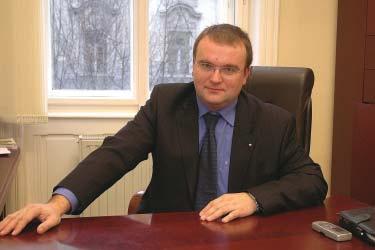 Úvodní slovo předsedy Vážení akcionáři, dámy a pánové, po roce 2006, který byl pro celou společnost Královéhradecká provozní, a.s. plný změn a nových podnětů, se stal rok 2007 rokem prohlubování a upevňování standardů obvyklých v celé skupině Veolia Voda Česká republika.