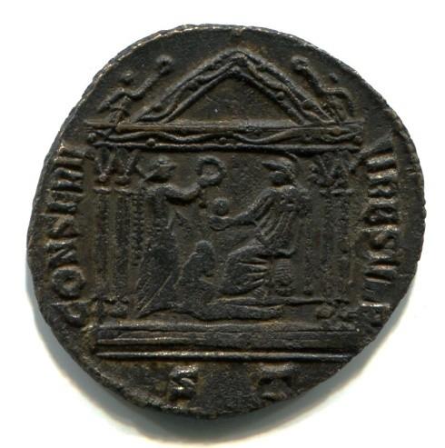 5.3.7 Maxentius Císař Maxentius má proti ostatním tetrarchům hlouběji profilované vyznačení rysů. Má příjemnější výraz a vlasy nad čelem nemá rovně zastřiţeny, ale uspořádány do malých loken (obr.