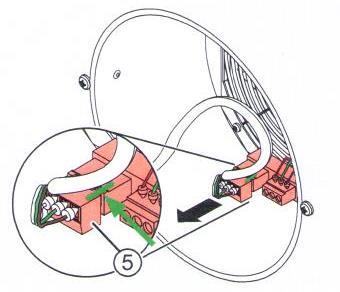 poznačte si pozici konektoru (5) pro kabely vedoucí k ventilátoru (zelená čárka na