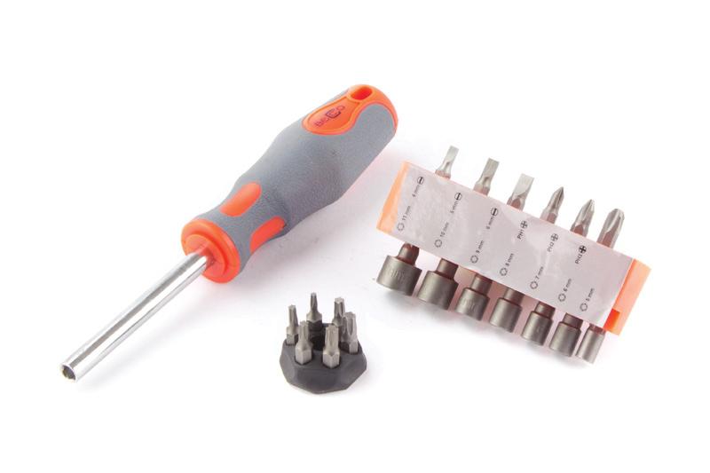 nástavci 1 20 hlavice : 5, 6, 7, 8, 9, 10, 11 mm torx : T10, T15, T20, T25, T27, T30 bit : PH1, PH2, PH3 bit plochý : 4, 5, 6 mm