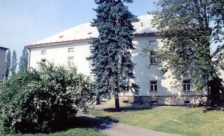 V roce 1997 škola získala budovu nového domova mládeže v Nádražní ulici, kde může být ubytováno až 200 studentů. Od 1. 7.
