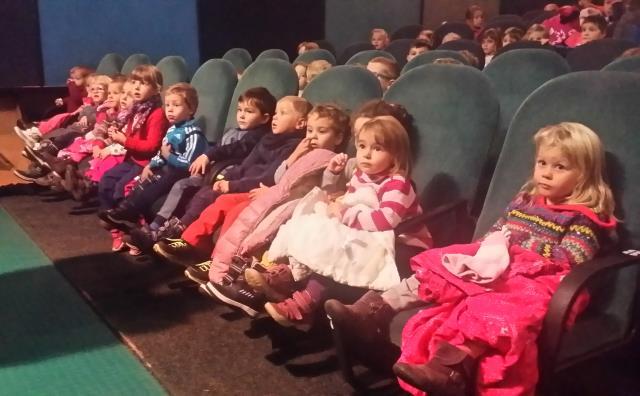 V rámci projektu došlo v roce 2016 k osmi setkáním seniorů s dětmi v kulturním centru, ke čtení pohádkového příběhu s poučením a následnému programu v klánovickém lese.