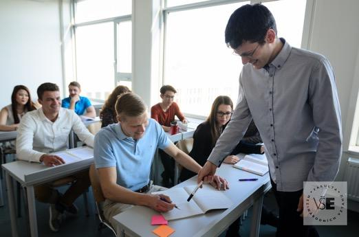 2.6 Jak koho oslovit Straší vás představa, že na prvním cvičení budete potřebovat něco vysvětlit a nebudete si vědět rady, jak máte pedagoga oslovit?