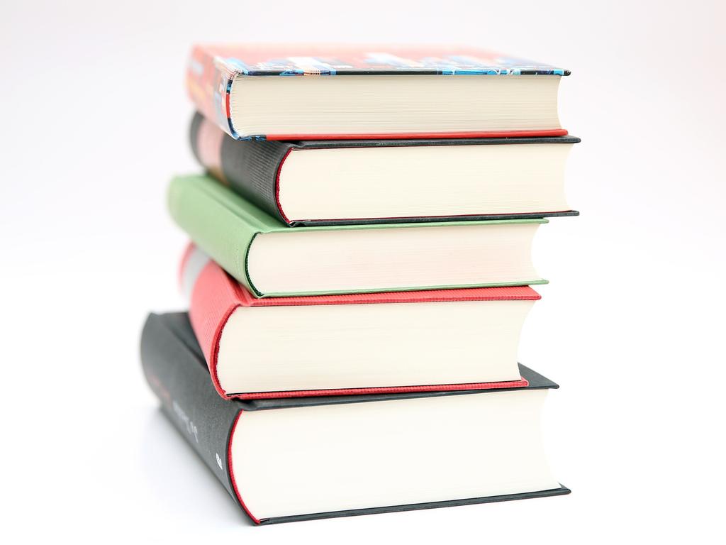 7.5 Obstarání literatury Samozřejmě vám nebude stačit jen navštěvování knihovny, některé skripta si budete muset koupit i pro domácí studium.