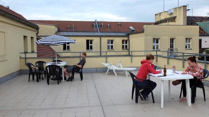 10.3 Rooseveltova kolej Rooseveltova kolej se nachází v atraktivní lokalitě v Praze 7 v Holešovicích poblíž tramvajové zastávky Výstaviště Holešovice.