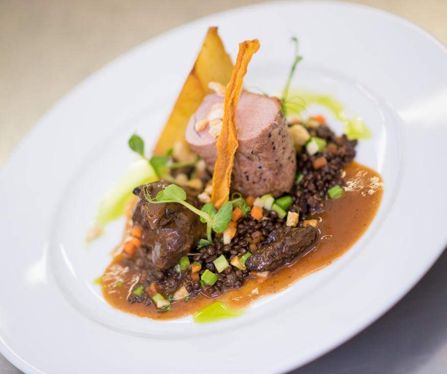 Vážení hosté, jsme velmi potěšeni, že jste navštívili naši restauraci. Nabízíme Vám pokrmy moderní gastronomie, regionální speciality a dezerty připravené přímo v naší hotelové kuchyni.