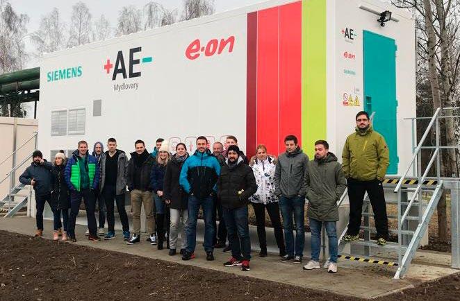 17 požadované technické specifikace E.ON Distribuce. V současné době je zařízení nainstalováno v distribuční síti v blízké lokalitě obce Číměř.