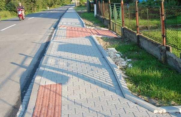 Připojení na dopravní infrastrukturu Napojení pozemku na komunikaci se řídí zákonem č. 13/1997 o pozemních komunikacích, doplněným vyhláškou č.
