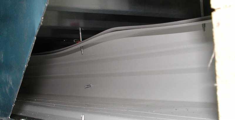 Distorzní vzpěr 35 Distorzní vzpěr (vybočení tlačené výztuhy) lze zavést výpočtem okrajové výztuhy podle EN (foto: