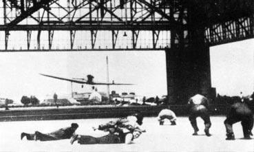 MILOTA Mí a Létal jsem patnáctku CESTA K LETECTVU Narodil jsem se v roce 1933 v tehdy dìlnické pražské ètvrti Holešovicích.