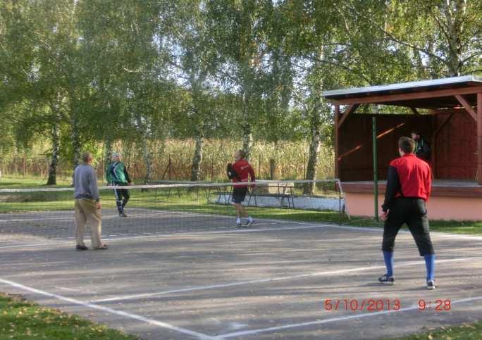 Spolky a sdružení:: TJ Sokol Litultovice - Nohejbal V sobotu 5. října 2013 pořádal TJ Sokol Litultovice na víceúčelovém asfaltu u fotbalového hřiště již 5.