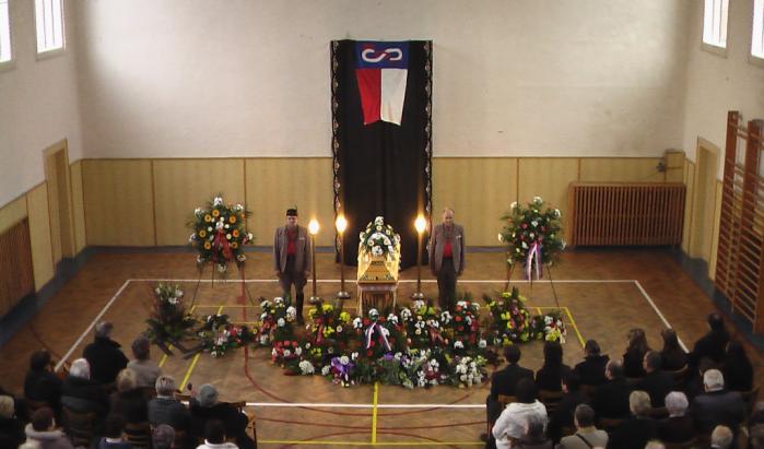 SOKOL PARDUBICE Florbalový klub Sokol Pardubice Přestřelku s dvaadvaceti brankami ovládl Sokol a upevnil si vedení Dvaadvacet branek, několik zlomů v zápase, tvrdé zákroky i krásné florbalové akce a