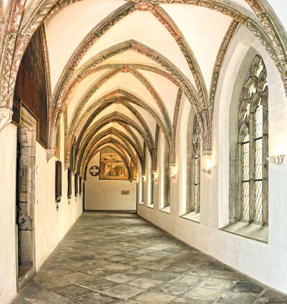 3 Kostel Panny Marie Královny a sv. Jiljí a augustiniánský klášter Děkanský kostel je zmiňován jako farní již roku 1280.