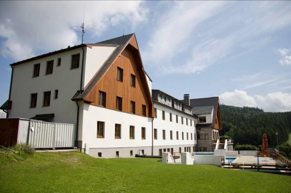 Termín ukončení realizace projektu: 3.. 29 Název projektu: KEMPALAND nové možnosti cestovního ruchu Číslo projektu: CZ../2.2./.98 Příjemce dotace: Technické služby Bukovec, s.r.o. Výše nasmlouvané dotace: 4,99 mil.