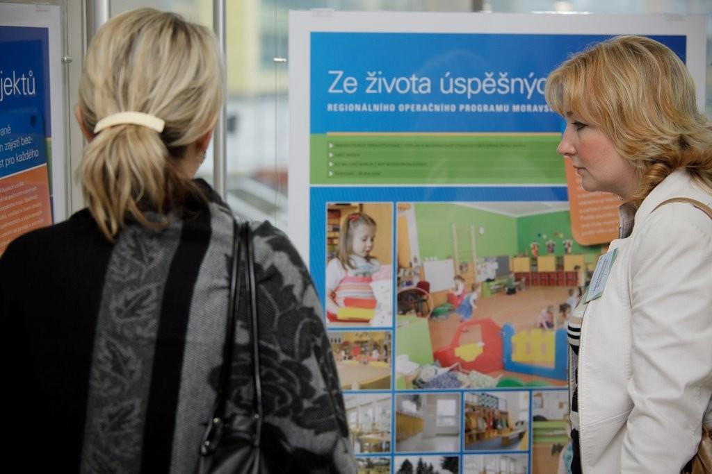 Info e-mailing V rámci databázového info e-mailingu bylo ve sledovaném období rozesláno 42 informačních e-mailů při průměrném počtu 6 adresátů (příjemců) na jeden info e-mail (počet se mění dle