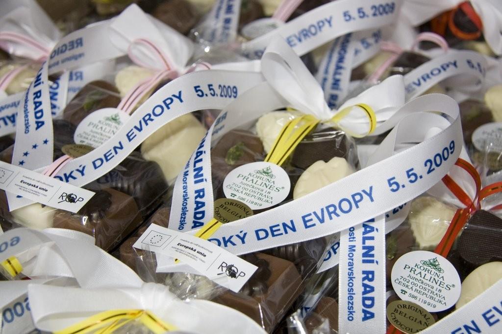 Konference nabídla v rámci 7 samostatných sekcí 3 diskusní fóra, nabídku standardních seminářů a odborných přednášek doplnila výstava dokumentárních velkoplošných fotografií z cyklu Ze života