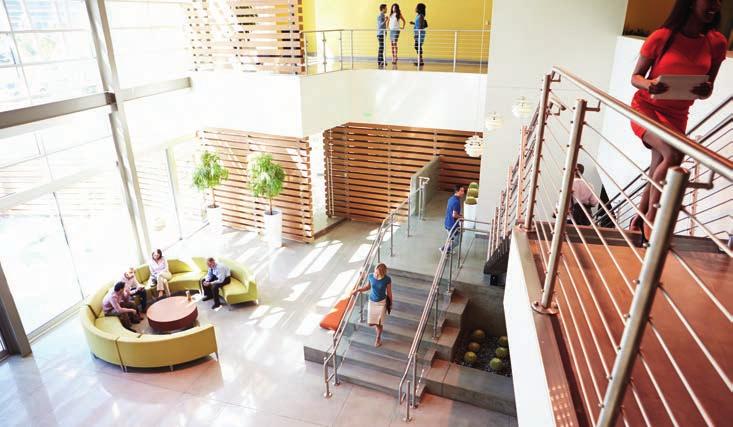 téma měsíce reality Foto: archiv Při projektování kanceláří již fi rmy nemyslí jen na práci, přibývá relaxačních a zábavních zón, zaměstnanci nemají pevná pracovní místa, ale mohou pracovat