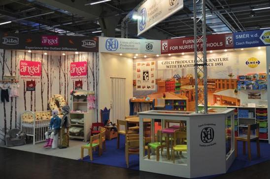 zprávy z regionů a společenstev 2 3 Foto: HK ČR Společná expozice výrobních družstev Dita Tábor, Směr Praha a Tvar Klatovy Podnikatelské prostředí a obchodní příležitosti v Kanadě byly hlavním