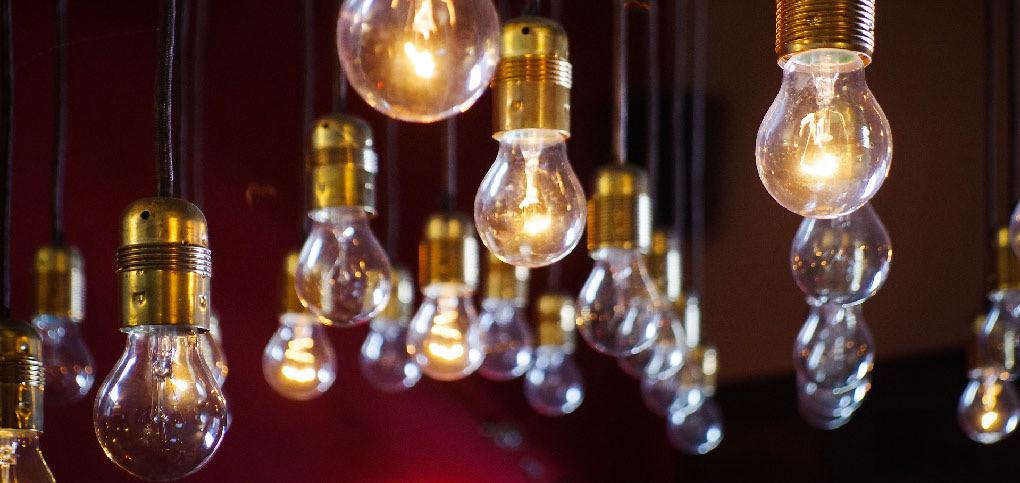 VÝNIMKY: Za elektrozariadenia sa stále považujú zariadenia, ktoré potrebujú na svoju činnosť elektrický prúd alebo elektromagnetické pole, a zariadenia na výrobu, prenos a mera takého prúdu a poľa,