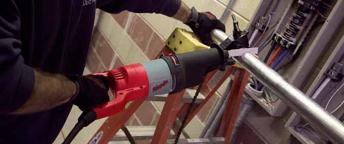 milwaukeetool.cz Kov: Demolačné pílové listy Heavy Duty TUHOSŤ PEVNEJŠIE DLHŠIE Lepšia geometria zubov pre vyššiu rýchlosť a dvojnásobnú životnosť.