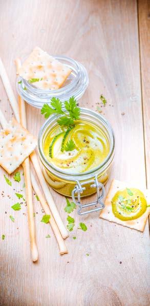 Dip z koriandru a cukety Program Compote (pyré) 4 10 min. 15 min. 2 cukety 3 lžíce olivového oleje 1 stroužek česneku 1 trs koriandru 40 ml vody Sůl a pepř 1. Oloupejte a rozpulte stroužek česneku.