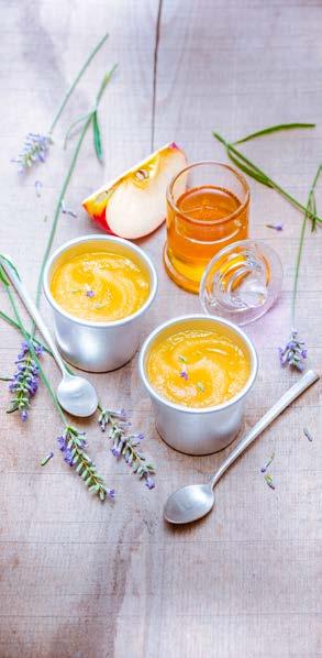 Jablečné pyré s levandulovým medem Program Compote (pyré) 4 10 min. 15 min. 4 jablka 1 lžíce citronové šťávy 3 lžíce levandulového medu 1 lžička vanilkové tresti 70 ml vody 1.