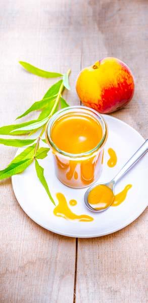 Coulis z broskví a verbeny Program Coulis 4 5 min. 15 min. 500 g žlutých broskví 1 citron 100 g cukru demerara 4 lístky čerstvé verbeny 1. Broskve umyjte a oloupejte.