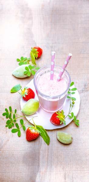 Sladký jahodový koktejl Program Milkshake (mléčný koktejl) 4 10 min. 3 h 400 ml mandlového mléka 2 kopečky vanilkové zmrzliny 200 g jahod 1 banán 1.