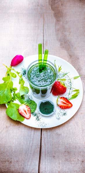 Smoothie z ředkvičkových lístků, jahod, banánu a mandlového mléka Program Green Smoothie 4 10 min.