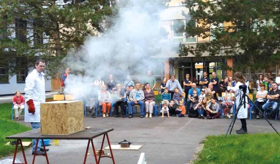 FAKULTA BEZPEČNOSTNÍHO INŽENÝRSTVÍ jsou povodně, požár nebo zamoření ovzduší, vyzkoušeli si lov asfaltových holubů na laserové střelnici, dozvěděli se, jak připravit lidi pro práci v krizových