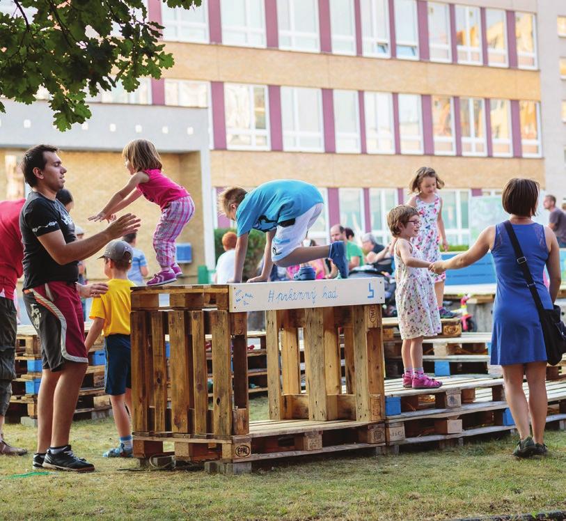 počet účastníků: 70 (z toho 7 studentů architektury a krajinářské architektury) Sousedský piknik před 4. ZŠ 15. 9.
