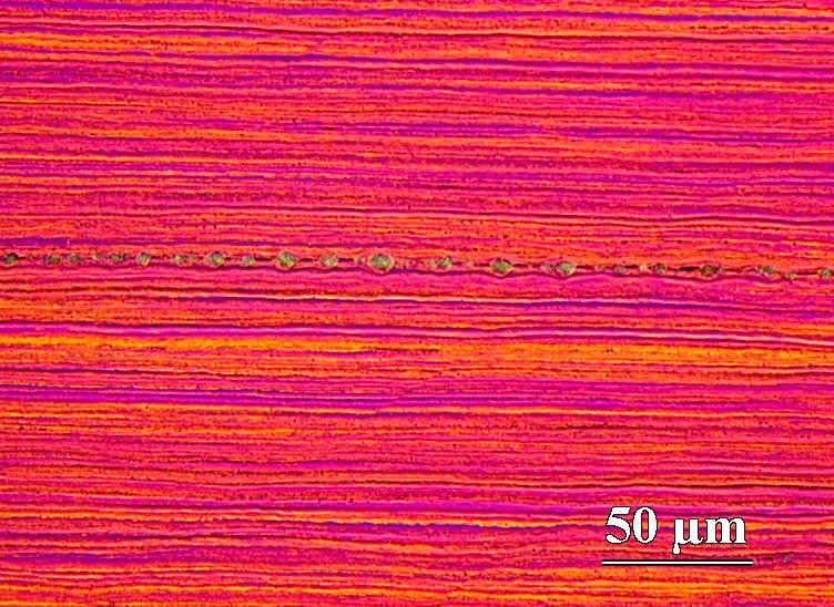 11,9 118 při 300 C 391 365 12,0 114 Obr. 1. Fáze ve výlisku, podélný směr, neleptáno Fig. 1. Phases in the extrusion, longitudinal direction, without etching Obr.