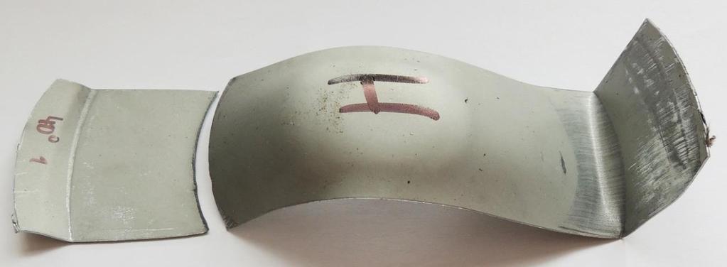 Obrázek 71: Přetržený zkušební vzorek po provedení zkoušky (úhel 42 ) Obrázek 72: Přetržený zkušební