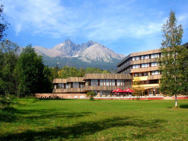 IV. BLOK PREDNÁŠOK 9 00-10 00 BARIEROVÝ EFEKT LÍNIOVÝCH STAVIEB A VÝZNAM MONITOROVANIA STRETOV ŽIVOČÍCHOV S DOPRAVNÝMI PROSTRIEDKAMI NA CESTÁCH SPRÁVCAMI POZEMNÝCH