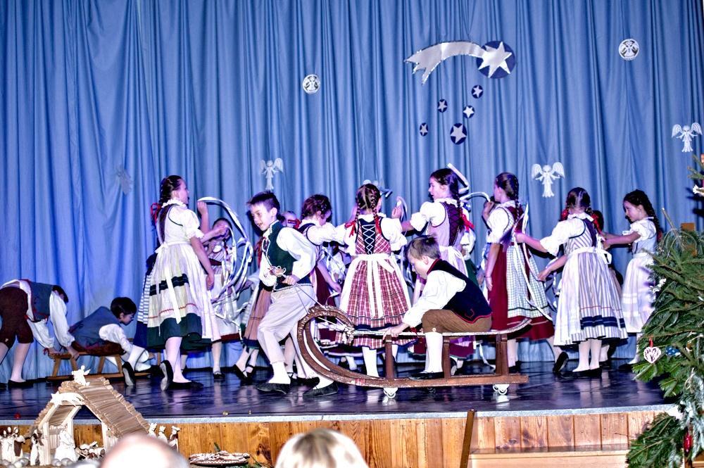 SOKOL SLATIŇANY Vánoční koncert pro celou rodinu Sejkorky V sobotu 16. prosince se ve slatiňanské sokolovně opět po roce konal Vánoční koncert pro celou rodinu.
