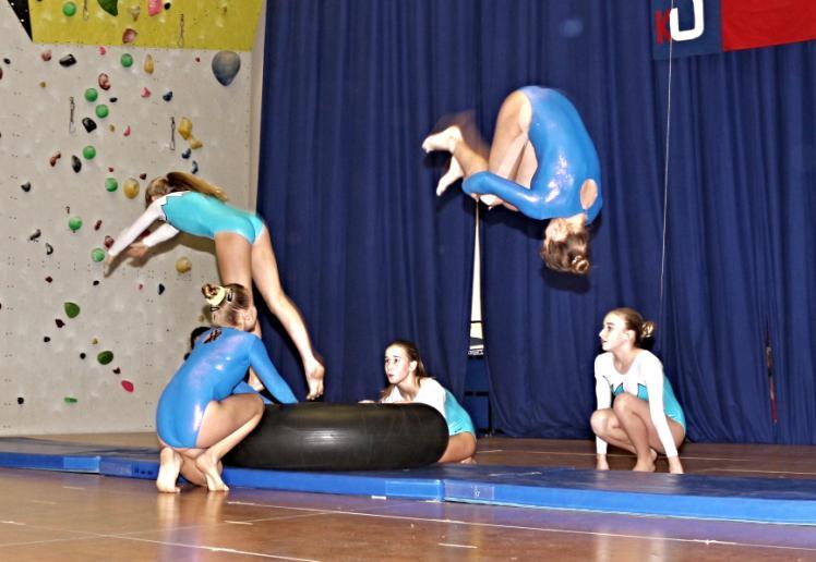 dvojicích putoval do města Emila Holuba i bronz za třetí místo v disciplíně trojic. 5.