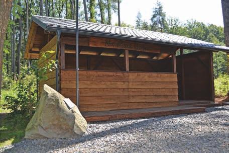 Sousedé neváhali použít bezúplatně vlastní stroje, zařízení a některý materiál. Sešla se dobrá parta, kde každý měl svou roli.