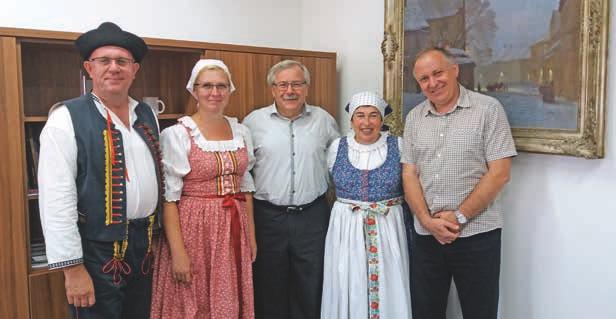 A právě v této situaci přišli nadšení aktivisté s akcí Budujeme Slezsko, aby v této části naší země nečekali na pomoc státních orgánů, ale sami podle svých možností pomohli mírovému životu lidí v