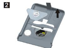Filtry Zjistěte, zda zbytky jídla zůstaly na hrubém i jemném filtru. Jestliže zůstaly zbytky pokrmů, vyjměte filtry a důkladně je očistěte pod tekoucí vodou. a. Hlavní filtr b. Hrubozrnný filtr c.