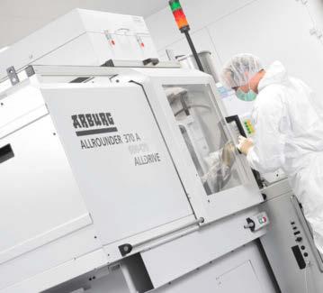 Dostatek facet: technika čistých prostor Technika s nízkou úrovní emisí Kvalitní standardní vybavení strojů ALLROUNDER působí účinně i proti znečištění a emisím.