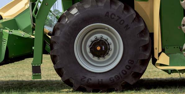 Pneumatiky Stroj BiG M 450 je standardně vybaven velkými terénními pneumatikami typu 800/65 R 32 na přední nápravě a 600/65 R