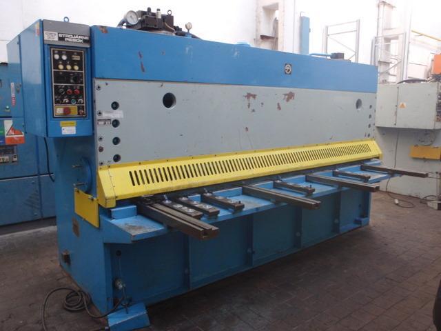 FSI VUT DIPLOMOVÁ PRÁCE List 46 Tabulové nůžky hydraulické CNTA 3150/10A (obr. 5.5) - Max. tloušťka plechu 10 mm - Min. tloušťka plechu 1,0 mm - Max.