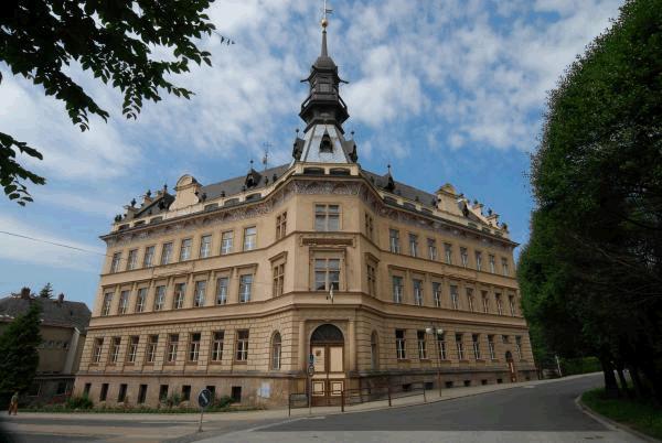 ZŠ zahájení odborné debaty nad využitím všech školních budov Realizace