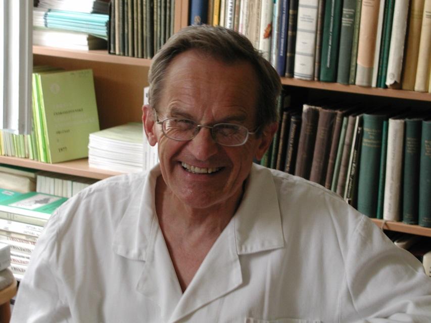 zdůraznit její všestranné pedagogické působení na Biologické (dnes Přírodovědecké) fakultě Jihočeské univerzity v Českých Budějovicích, kde významně přispěla k formování studia hydrobiologie na tehdy