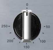 Ovládací knoflík termostatu o Pro nastavení požadované teploty použijte ovládací knoflík termostatu. Teplotu je možno regulovat v rozsahu 50-250 C.