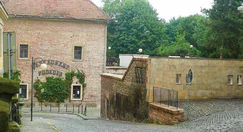 VĚDĚLI JSTE, ŽE... Poslední Přemyslovec Václav III. byl zavražděn v Olomouci před 710 lety a jeho vraždu si připomeneme v divadelním představení před katedrálou sv.