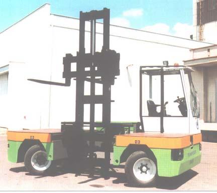 Obr.1.48 Vysokozdvižný naftový vozík s bočním ložením Obr.