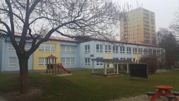 ŠKOLSTVÍ V majetku statutárního města České Budějovice je celkem 23 mateřských škol a 18 základních škol. M A T E Ř S K É Š K O L Y V následující části jsou popsány vybrané objekty mateřských škol.