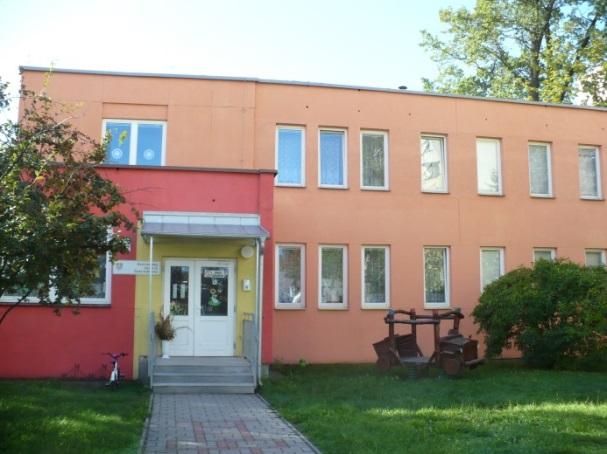Dvě z budov jsou přízemní pavilony a jeden objekt je dvoupodlažní. Spojovací chodba je vyzděná z tvárnic CD-Týn tl. 300 mm.